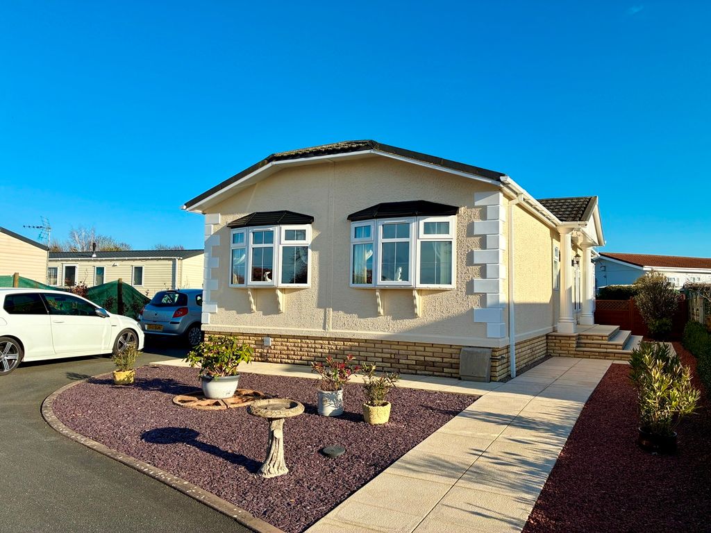 2 bed mobile/park home for salePirton Close, Broadway WR12