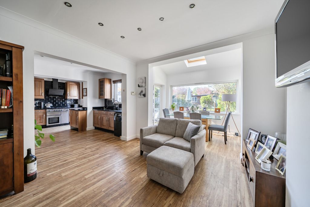 Additional image 2 of 4 bed semi-detached house for saleHurstdene Avenue, Hayes, Kent BR2