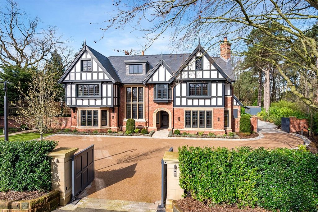 7 bed detached house for saleBroadway, Hale WA15