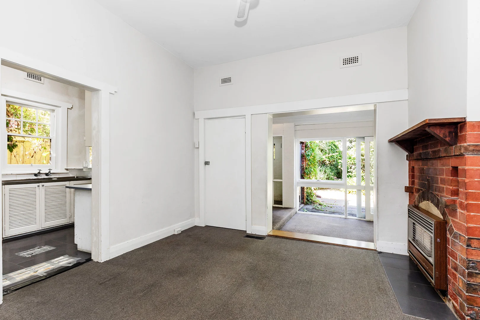 12 Kardinia Road, Glen Iris VIC 3146 photo 3