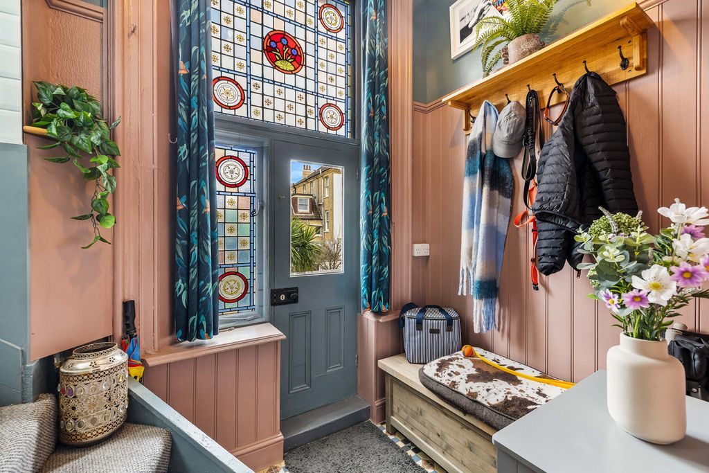 3 bed flat for saleKingsway, Hove BN3 photo 4