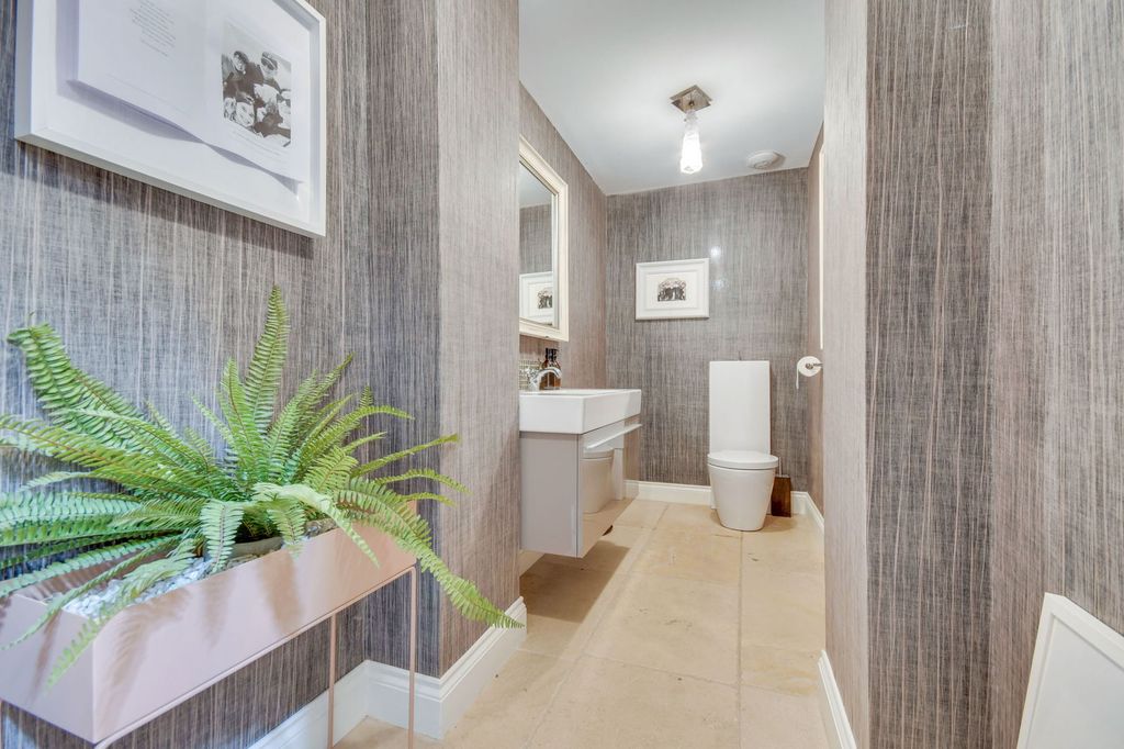 Additional image 21 of 6 bed detached house for saleChallacombe Close, Hutton Mount, Brentwood CM13