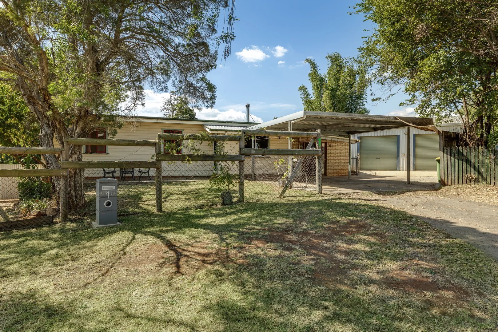 1 Robsart Street, North Toowoomba QLD 4350
