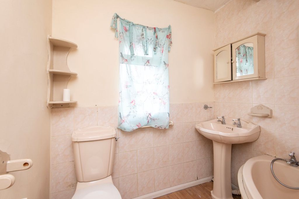 Additional image 7 of 2 bed flat for saleElizabeth Road, Boston PE21