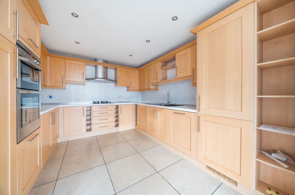 Additional image 3 of 2 bed flat for saleKings Parade, Bognor Regis PO21