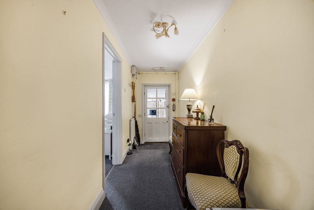 Additional image 12 of 2 bed flat for saleWellington Square, Cheltenham GL50