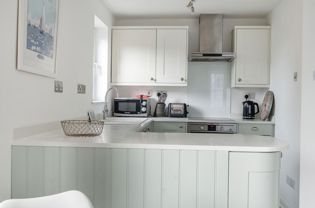 2 bed flat for saleBay View Road, Woolacombe, Devon EX34 photo 3