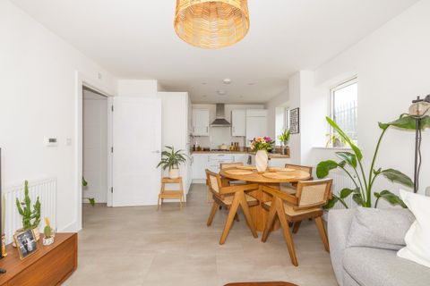 Aspen Drive, Cribbs Causeway BS10