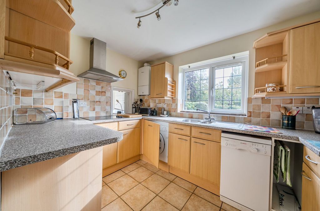 2 bed flat for saleTithe Barn Court, Aldwick Bay Estate PO21 photo 3