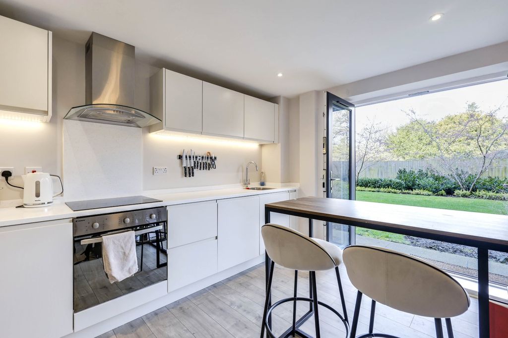 Additional image 2 of 2 bed flat for saleWaterside View, Harrogate Road, Bradford, West Yorkshire BD10