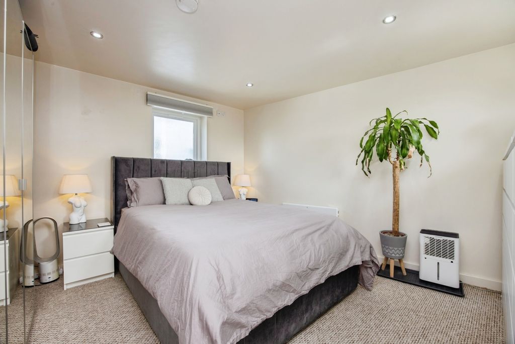 Additional image 7 of 1 bed flat for saleHigher Bore Street, Bodmin, Cornwall PL31