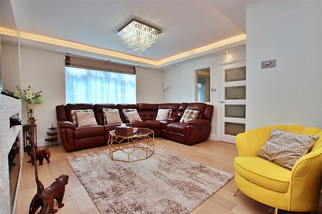 Additional image 6 of 4 bed semi-detached house for saleTheobald Street, Borehamwood WD6