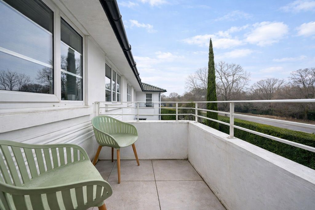 Additional image 5 of 2 bed flat for saleRay Drive, Maidenhead SL6