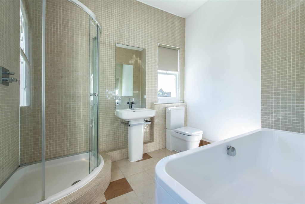 Additional image 11 of 2 bed flat for saleWestern Terrace, The Park NG7