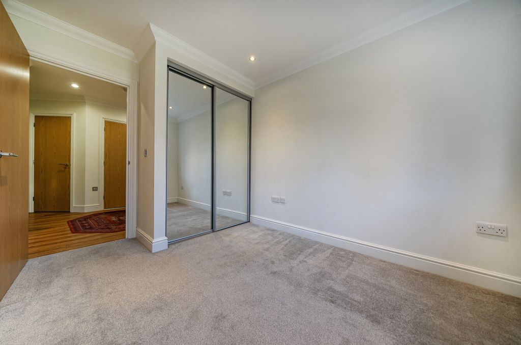 Additional image 9 of 2 bed flat for saleBroomfield, Binfield, Bracknell RG42