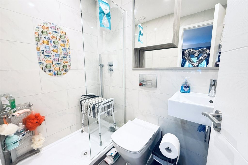 Additional image 8 of 2 bed flat for saleWokingham Road, Bracknell, Berkshire RG42
