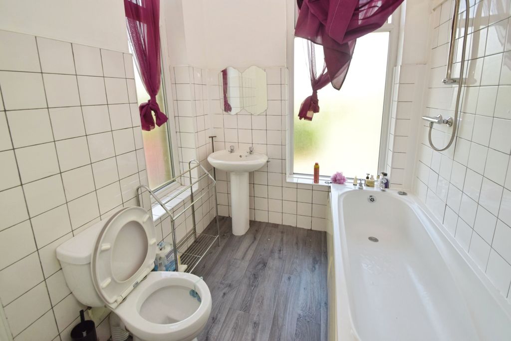 Additional image 10 of 2 bed flat for saleDallam Road, Saltaire, Bradford, West Yorkshire BD18
