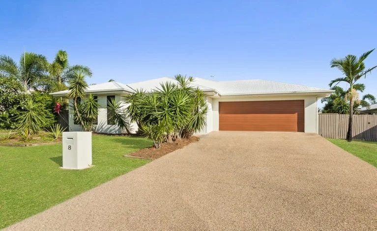8 Rattray Street, Bushland Beach QLD 4818