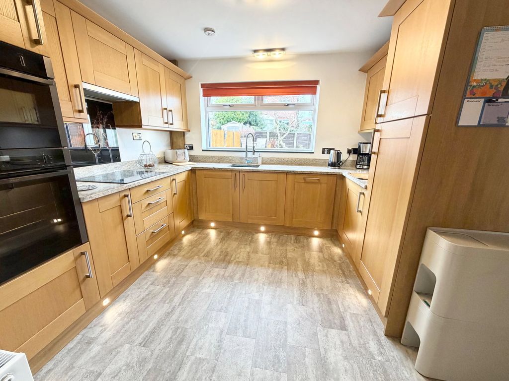 Additional image 2 of 3 bed detached house for saleWestacre Drive, Quarry Bank, Brierley Hill DY5