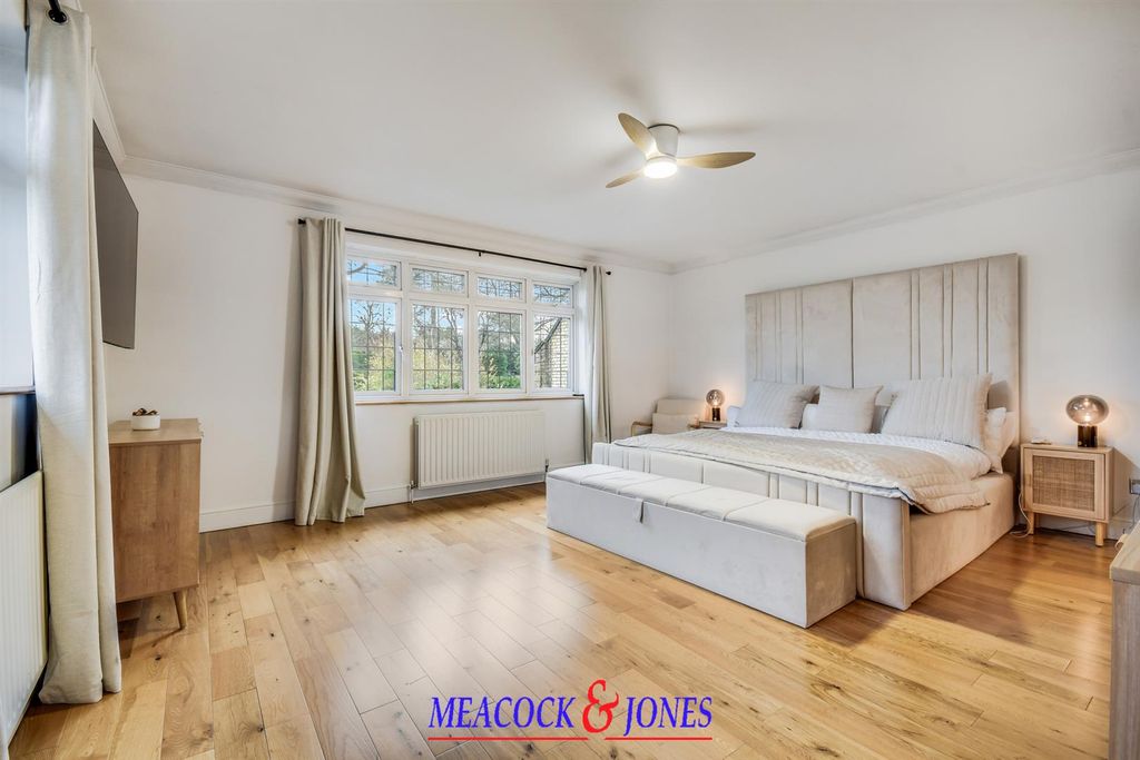 Additional image 16 of 5 bed detached house for saleMount Avenue, Hutton Mount, Brentwood CM13