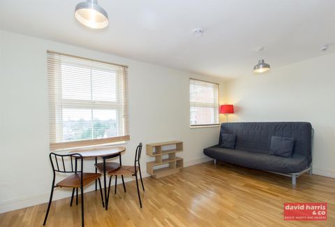 Regents Park Road N3, Studio to rent