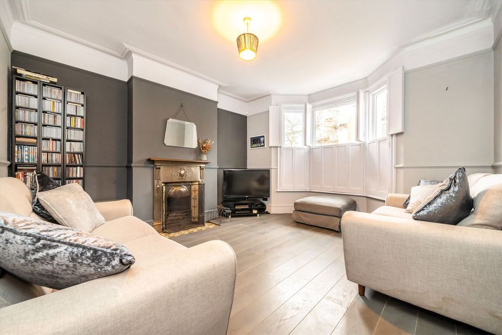 Additional image 2 of 4 bed semi-detached house for saleAvenue Road, Brentford TW8