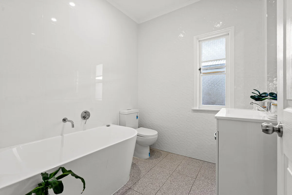 Additional image 11 of 2304 Wynnum Road, Wynnum QLD 4178