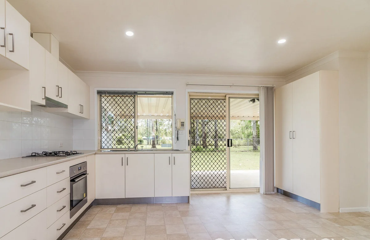 33 Winterbrook Ct, Caboolture QLD 4510 photo 2