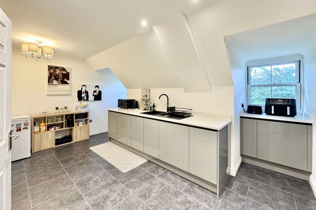 Additional image 8 of 2 bed flat for salePine House, Talbot Avenue, Talbot Woods, Bournemouth BH3