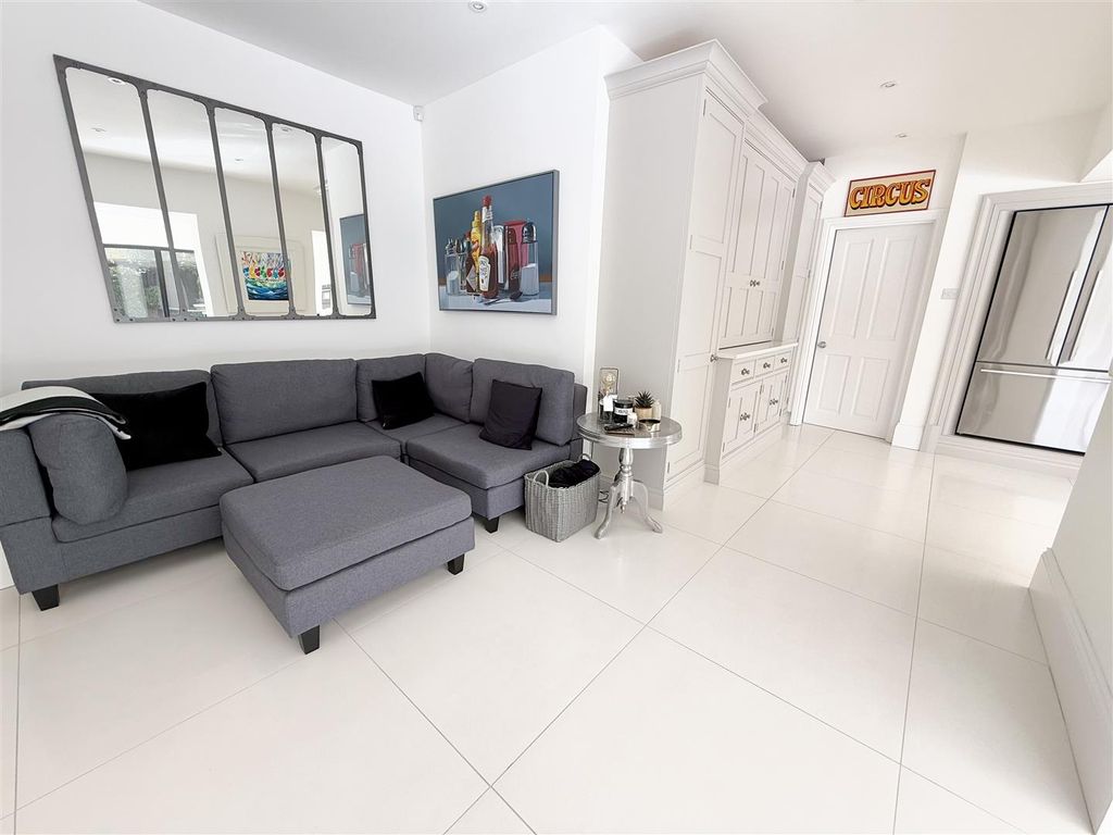 Additional image 8 of 6 bed detached house for saleGreenway, Hutton Mount, Brentwood CM13