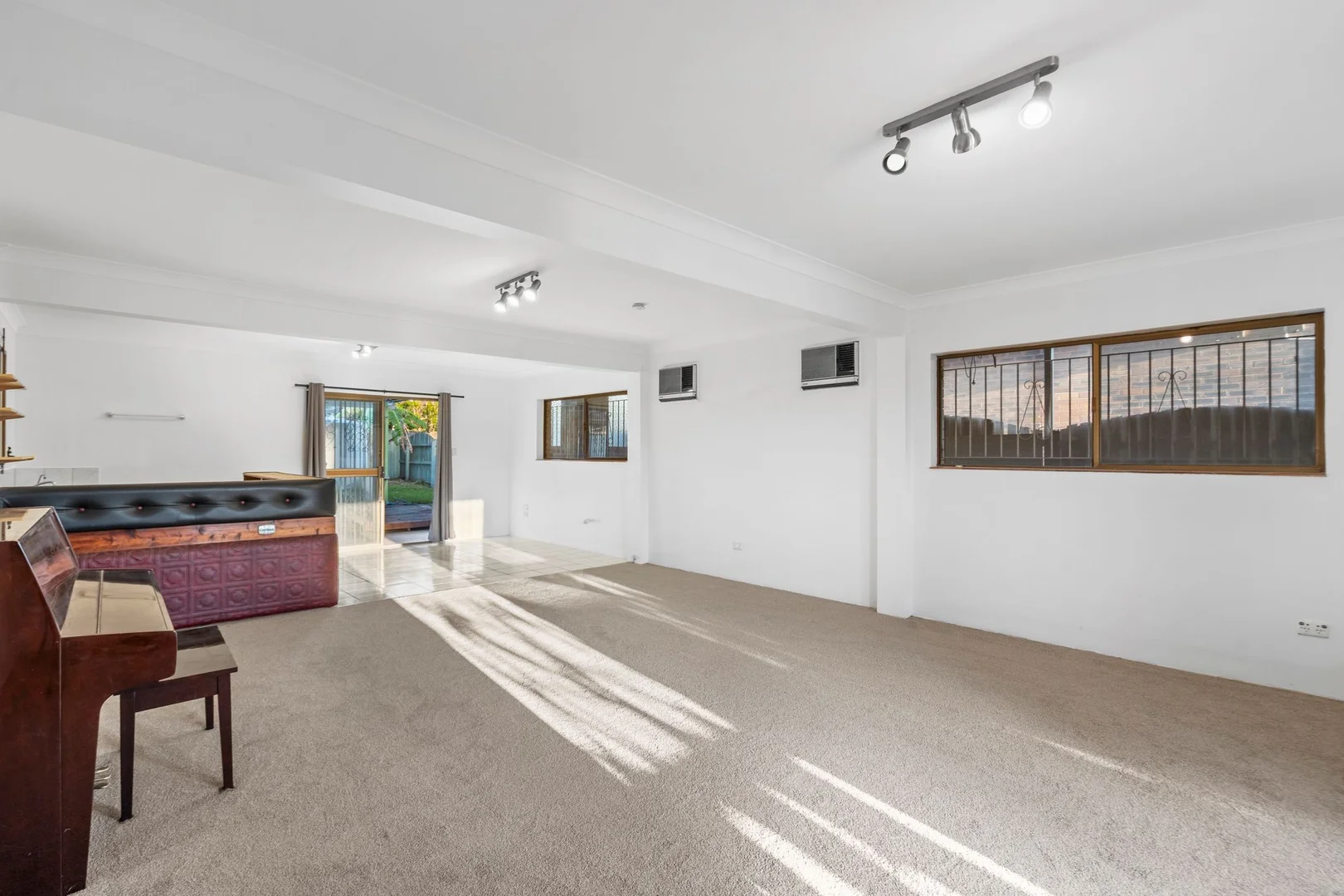 Additional image 3 of 24 Bedivere Street, Carindale QLD 4152