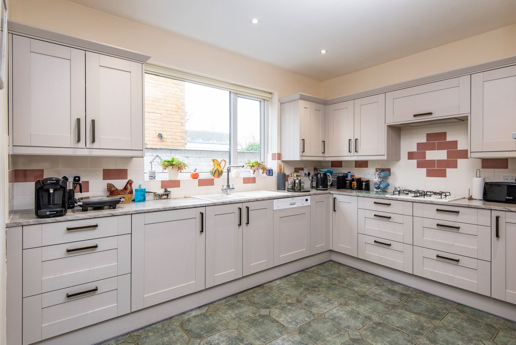 Additional image 7 of 5 bed detached bungalow for salePark Road, Boston PE21
