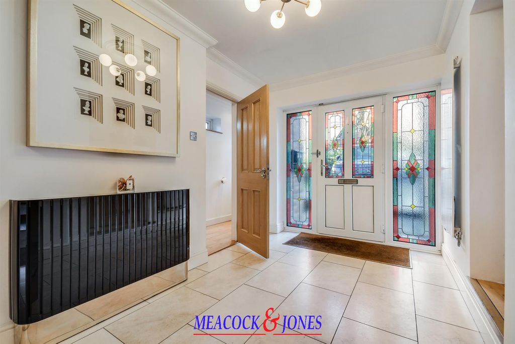 Additional image 14 of 5 bed detached house for saleMount Avenue, Hutton Mount, Brentwood CM13
