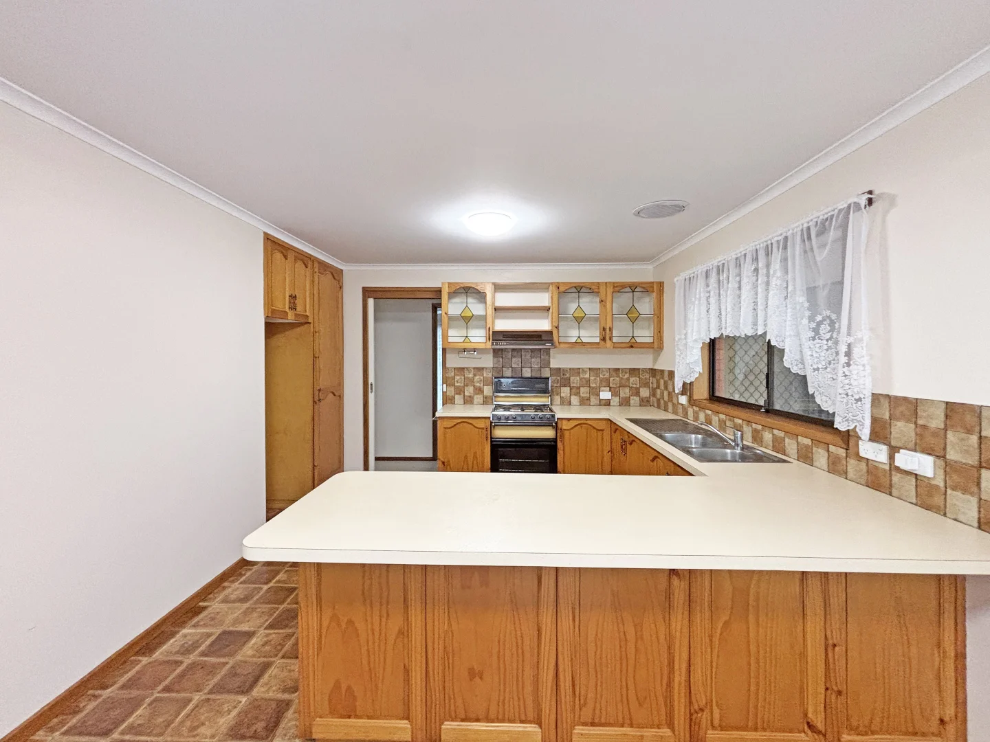 10 Somerset Drive, Warragul VIC 3820 photo 4