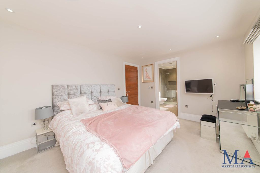 Additional image 18 of 5 bed detached house for saleRed Road, Borehamwood WD6
