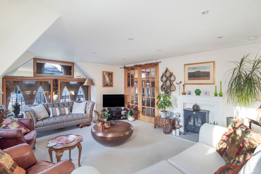 Additional image 2 of 2 bed flat for saleTay Street, Perth PH1