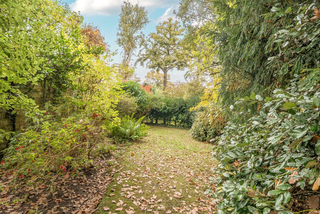 Additional image 13 of 3 bed flat for saleMavelstone Road, Bromley BR1