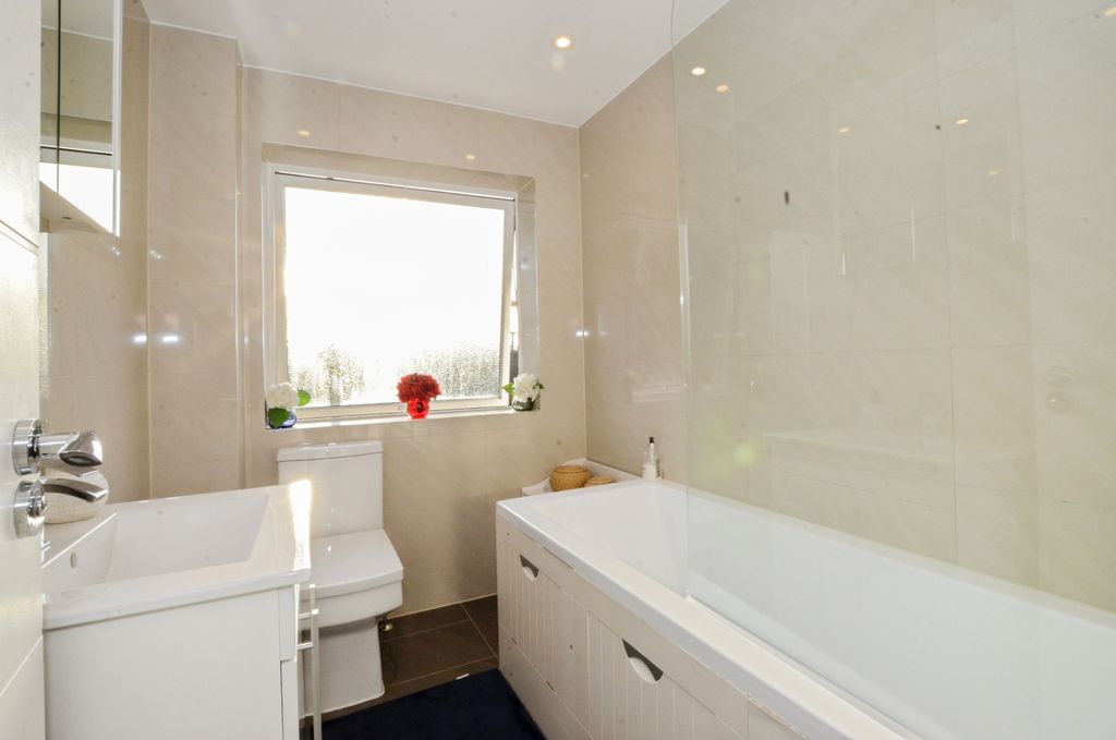 Additional image 10 of 3 bed flat for saleAshdown Drive, Borehamwood WD6