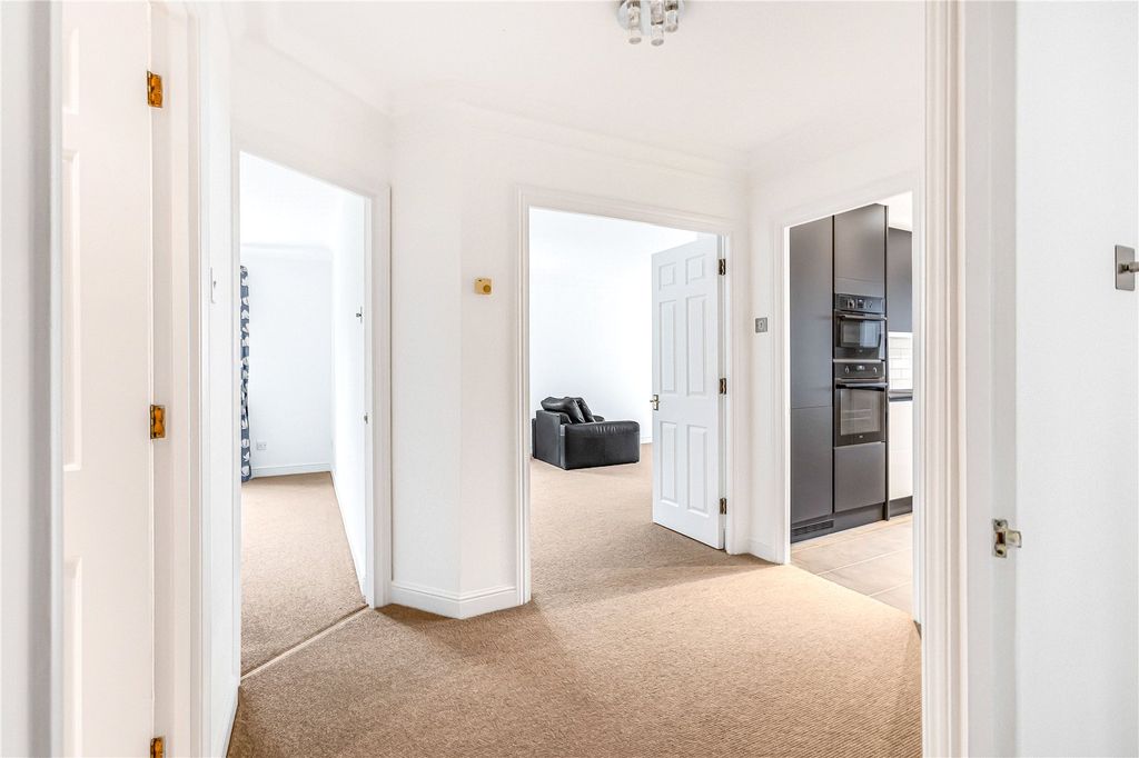 Additional image 4 of 2 bed flat for saleAllum Lane, Elstree, Borehamwood, Hertfordshire WD6
