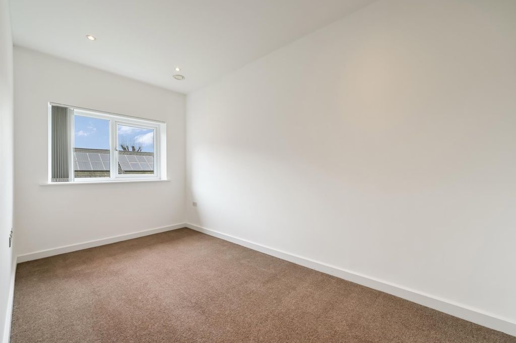 Additional image 11 of 4 bed end terrace house for saleReynard Way, Brentford TW8