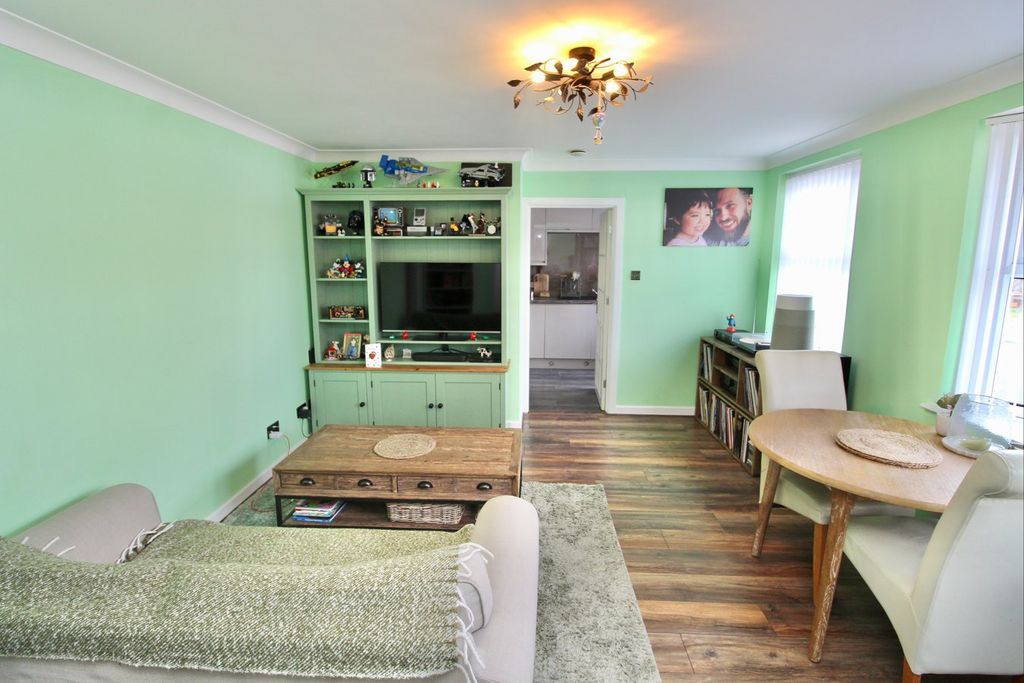 Additional image 6 of 2 bed flat for saleGrosvenor Mews, Lymington SO41