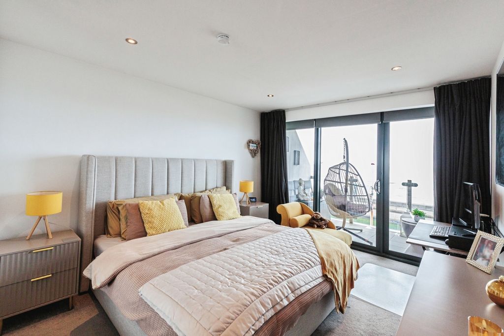 Additional image 11 of 2 bed flat for saleNew South Promenade, Blackpool, Lancashire FY4