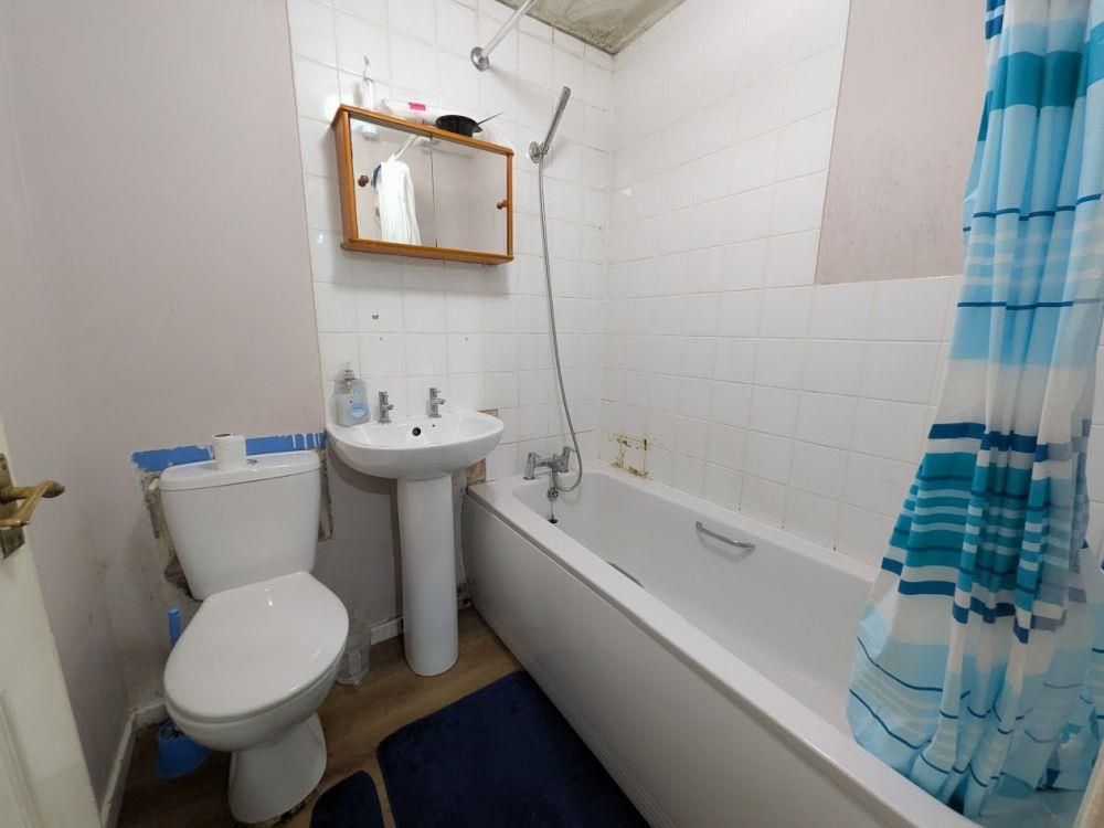 Additional image 5 of 2 bed flat for saleFlat 1, 1 Griffe Head Road, Wyke, Bradford BD12