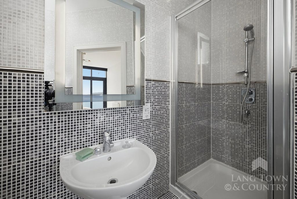 Additional image 10 of 2 bed penthouse for saleThe Azure, Cliff Road, The Hoe PL1