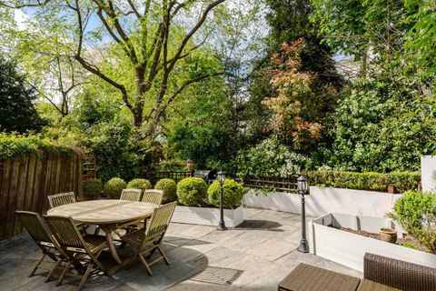 Ladbroke Grove, Notting Hill, London W11