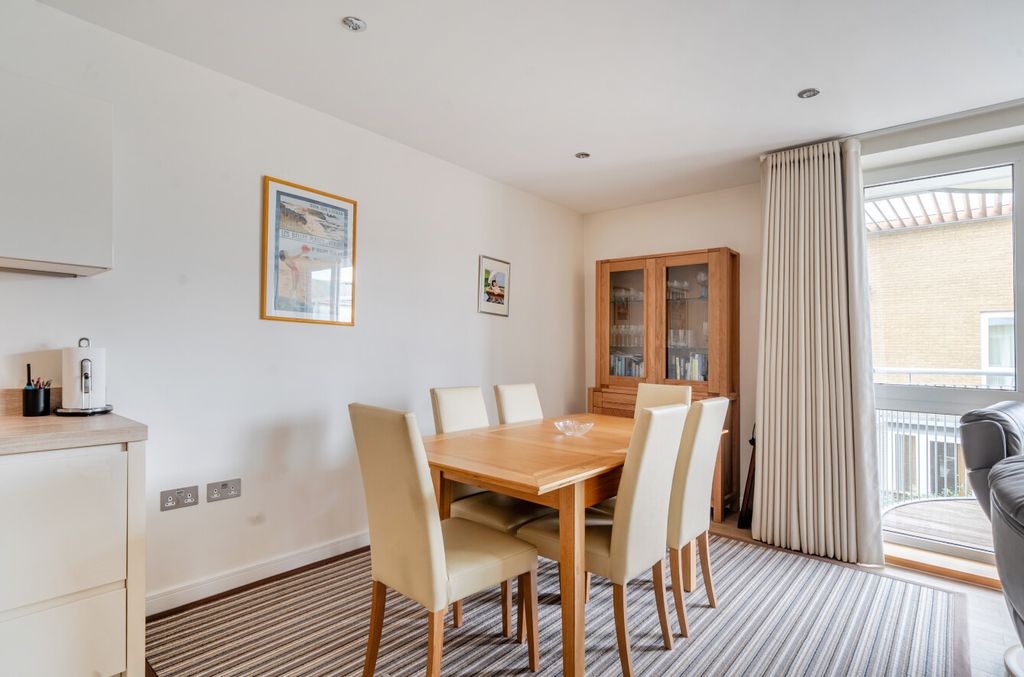 Additional image 7 of 2 bed flat for saleAlmansa Way, Lymington SO41