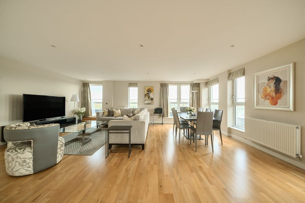 Additional image 7 of 4 bed flat for saleLighterage Court, High Street TW8
