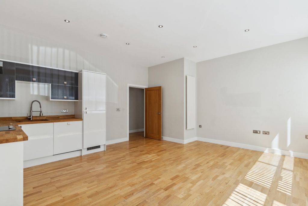 Additional image 7 of 2 bed flat for saleFurlong Road, Bourne End SL8