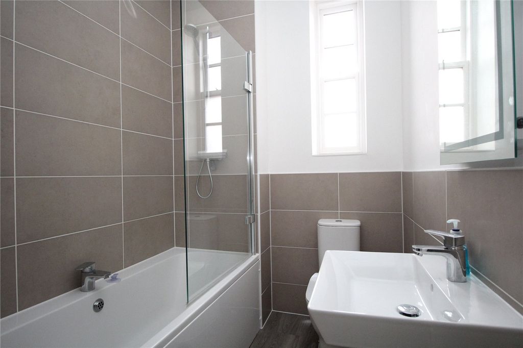 Additional image 5 of 2 bed flat for saleAmherst Place, Bordon, Hampshire GU35