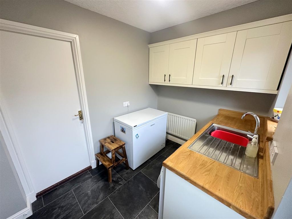 Additional image 10 of 3 bed detached bungalow for saleHoward Gardens, Brampton CA8